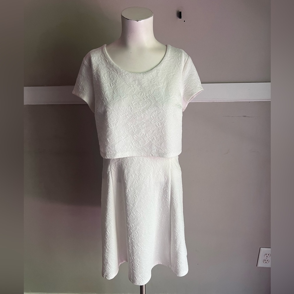 Hem & Thread White Textured Short Sleeve Mini Dress